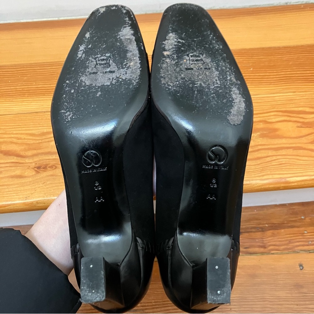 St. John Black Cap Toe Suede & Leather Heels Shoes Italy Designer 8.5 AA Narrow - Picture 10 of 13